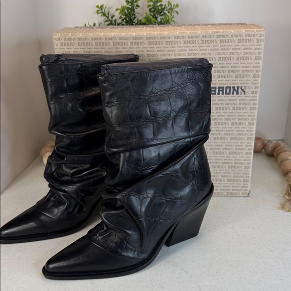 BRONX Leather Pinched Booties Sz 39/8.5 - Picture 3 of 11